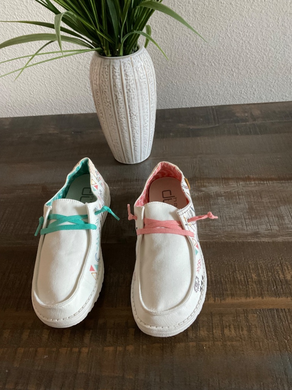 HEY DUDE WENDY DOODLE STAR WHITE CANVAS SHOES SIZE 8 - Picture 4 of 6